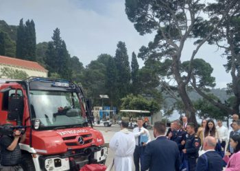 Svečana primopredaja: Nacionalnom parku Mljet novo vatrogasno vozilo