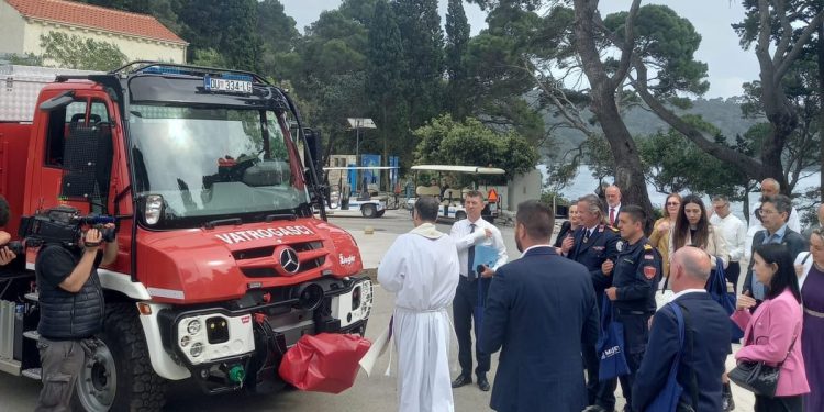 Svečana primopredaja vatrogasnog vozila u Nacionalnom parku Mljet