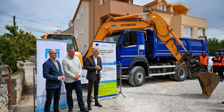 Svečano otvoreni radovi na izgradnji sustava odvodnje i vodoopskrbne mreže u Okrugu Gornjem