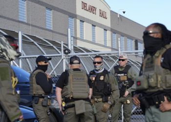 Svećenik blokade ledeni objekt u Newarku