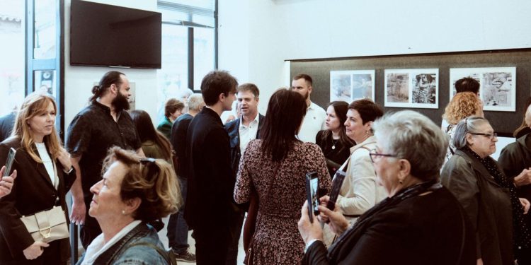 Svi su pohrlili u Fotoklub, pogledajte kako je bilo na otvorenju izložbe velikog majstora Đulja