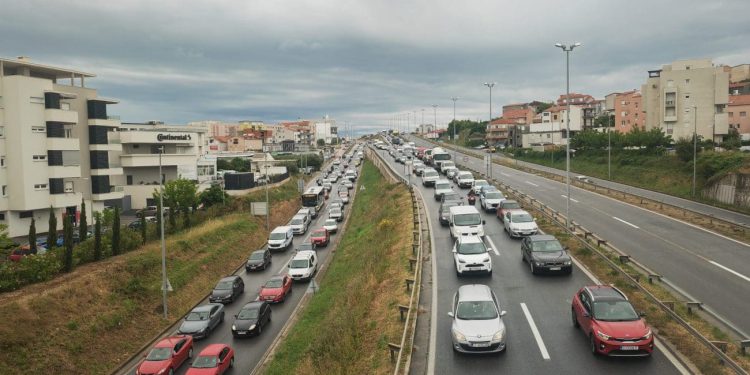 TOTALNI KOLAPS U SPLITU: Kiša izazvala prometni kaos, cijeli grad u ‘crvenom’