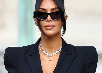 Tajna poruka uvrštena u Paris probnu odjeću Kim Kardashian u iznosu od 6 milijuna dolara, koju su otkrili insajderi koji su se prosuli na Star -ovom privatnom ‘Gread’