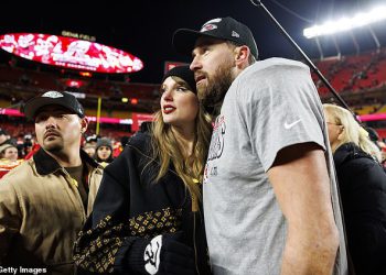 Taylor Swift ‘Dope’ gesta do suigrača šefa Travisa Kelcea mjesecima nakon što ga je prvi put upoznao