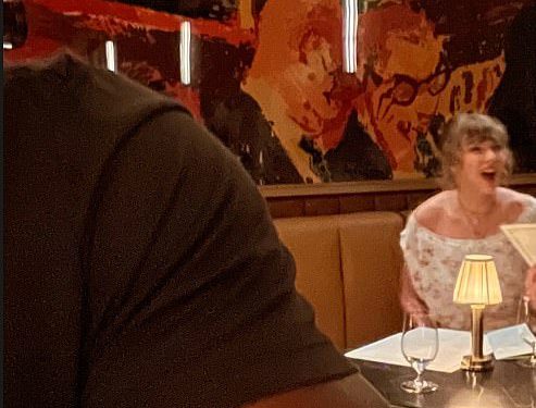 Te glasine o Taylor Swift i Travis Kelce pogodile su groznicu nakon svježeg viđenja … dok insajderi spuštaju ogroman trag o vjenčanju