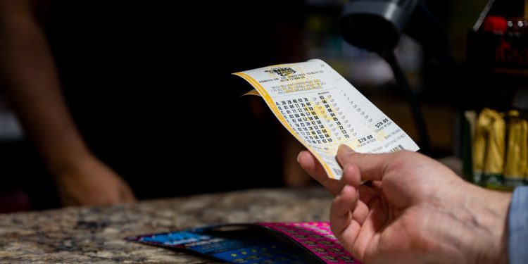 Teksaška žena tuži državnu lutriju za dobit od 83 milijuna dolara za koju kaže da nikad nije dobila