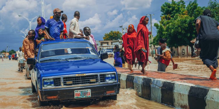 Teške kiše pokreću fatalne poplave u afričkoj zemlji (video) – RT Afrika