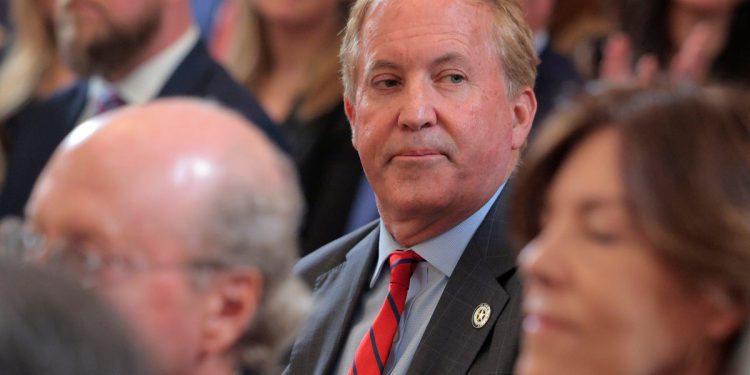 Texas AG otvara istragu tvrtki za paste za zube zbog izloženosti fluoridu. Ali, stomatolozi kažu da je to sigurno