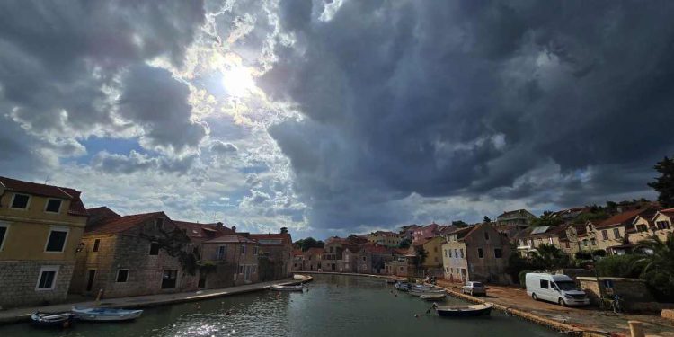 Tijekom dana na Jadranu jači razvoj naoblake
