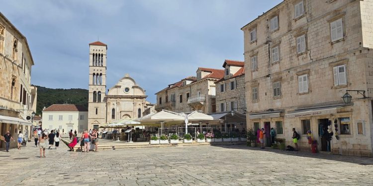 Tiktokerica šokirana cijenama objavila: "Srami se Hrvatska, srami se Hvar, nikad više ovdje, nikad!