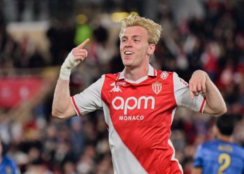 Tko je Mika Biereth, središte redovnika naprijed