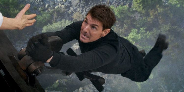 Tom Cruise je misiju onemogućio: Konačni direktor za obračun izašao je na krilo aviona kako bi dokazao točku o nemogućem štosu