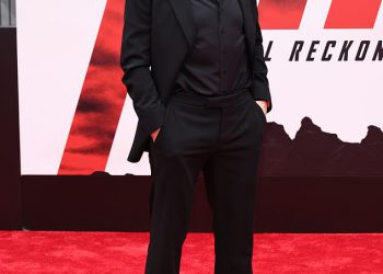 Tom Cruise pogađa misiju: ​​nemoguća premijera crvenog tepiha solo usred Ana de armas romance buzz