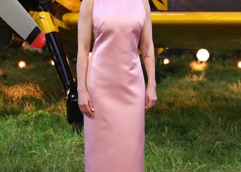 Tom Cruise zasjenjene su glamuroznim vodećim damama kao Hayley Atwell, Hannah Waddingham i Pom Klementieff Dazzle na misiji: Premijera u Londonu Impossible’s