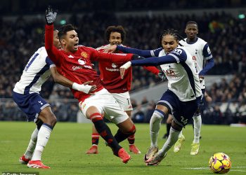 Treba li Tottenham i Man United brinuti više o pobjedi trofeja ili završetku više u ligi? Postoji samo jedan pobjednik, piše Matt Barlow