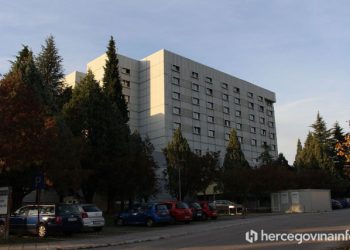 Treba li veza za posao u bolnici? Iskustva mladih o zapošljavanju u SKB Mostar dijele se javno