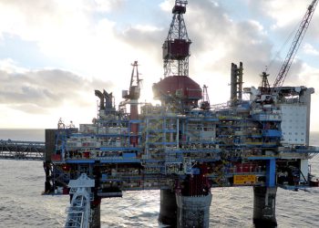 Trgovci zabrinuti: Cijena nafte pala na 65 dolara po barelu