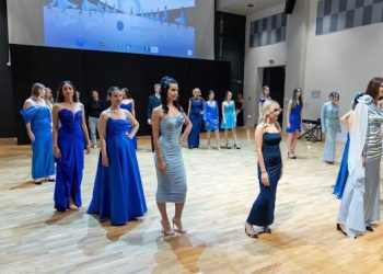 Trogirska štorija o plavon koluri – Moda i glazba u službi zdravlja