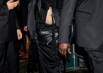 Trudna Rihanna joj se bavi bebom u seksi svilenu koordinu dok se pridružuje partneru A $ ap Rocky u njegovoj Met Gala Afterparty, zajedno s Heidi Klum, Sabrina Carpenter i Jenna Ortega