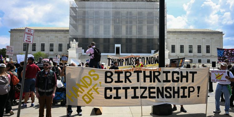Trudna mama u Ohiju podnosi tužbu da ostane u Americi i ne bude odvojena od njenog autističnog sina američkog građanina
