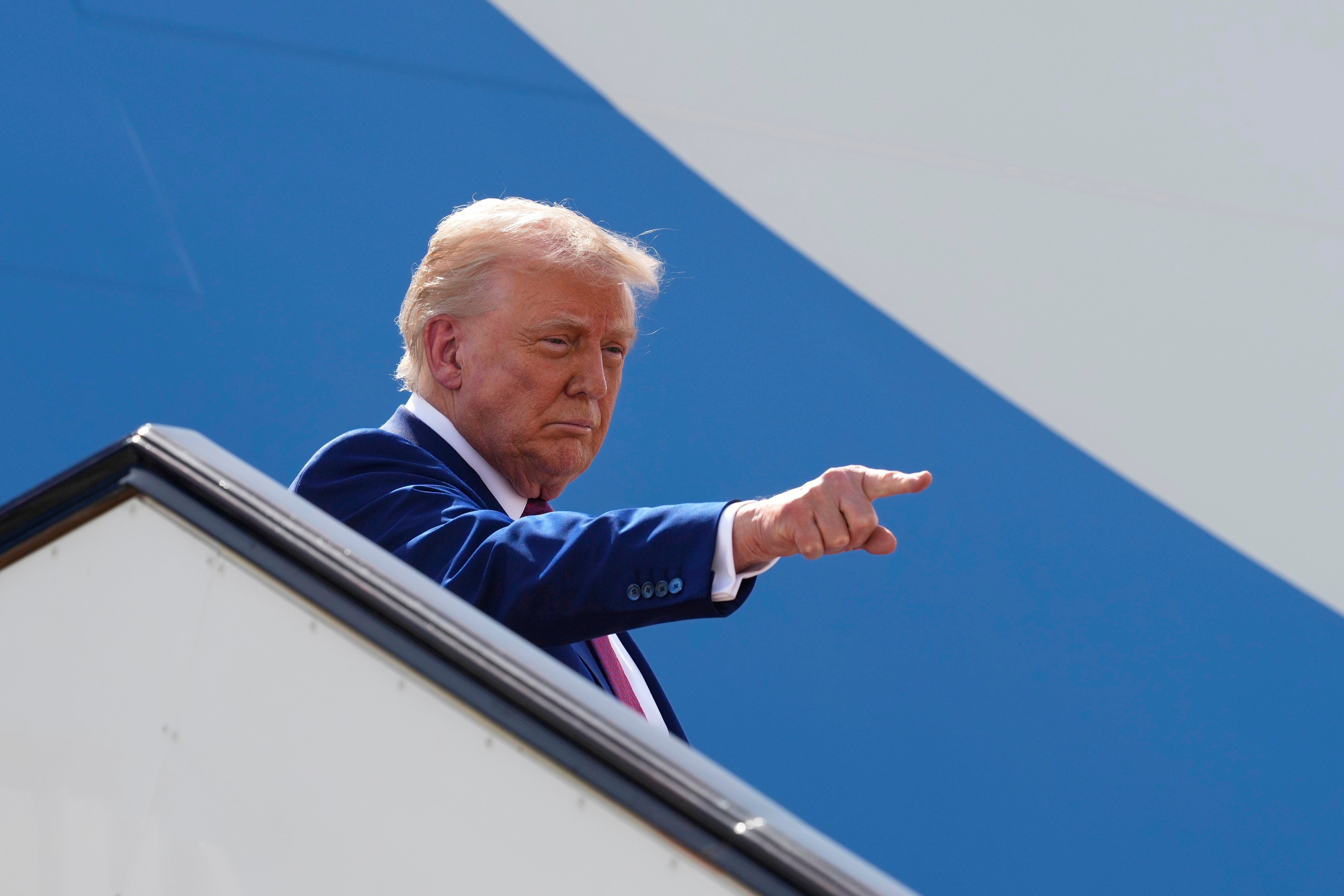 Donald Trump kaže da se razgovori o prekidu vatre neće dogoditi ako ne upozna Putina