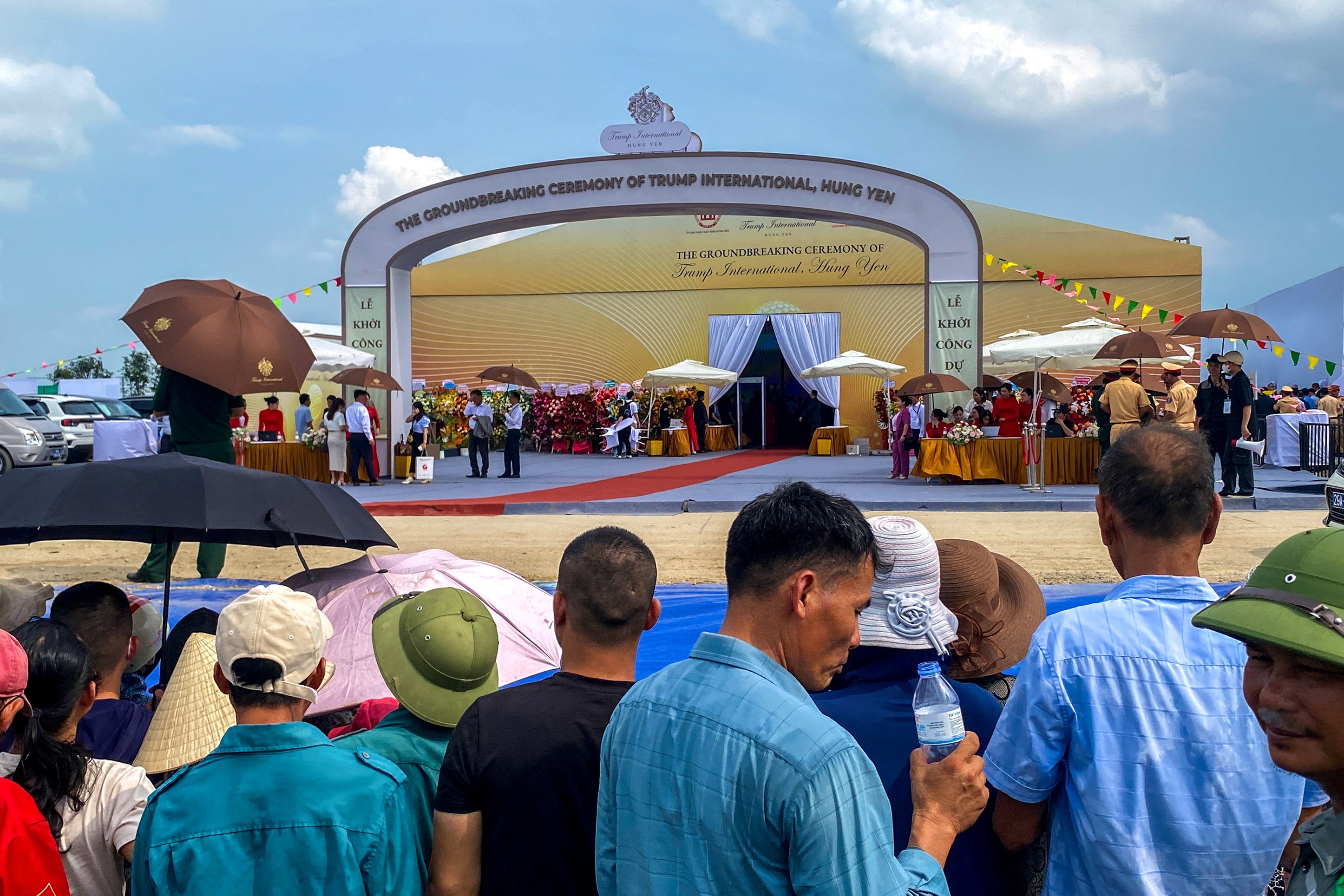 Revolucionarna ceremonija za ono što je naplaćeno kao luksuzni stambeni razvoj s dva golf terena s 18 rupa, vrijedan 1,5 milijardi dolara i trebao bi biti dovršen do 2027. godine