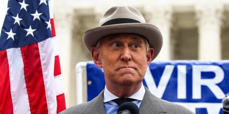 Trump Pal Roger Stone poziva na senatorovo „pogubljenje“ nakon što izaziva predsjednikovu kripto profit na vlasti