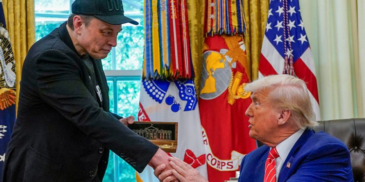 Trump dodjeljuje mošus ‘ključ Bijele kuće’ dok milijarder zaključuje doge ulogu