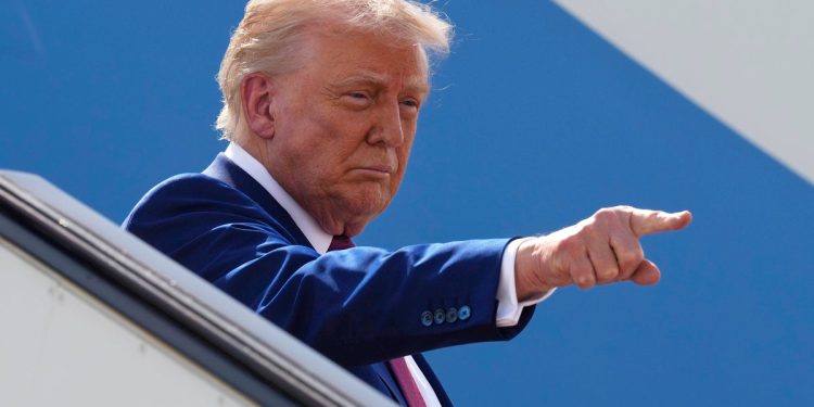 Trump izjavljuje da se Ukrajini mirovni sporazum neće dogoditi dok se on i Putin ‘ne okupe’ nakon što Turska ne razgovara