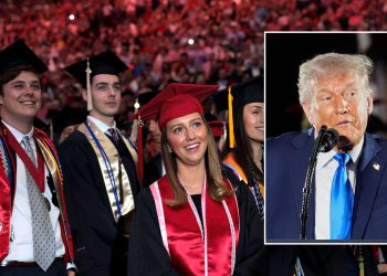 Trump kaže maturantima Sveučilišta u Alabami da nije “žrtva”