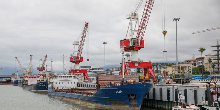 Trump najavljuje velike sankcije protiv Irana – RT World News