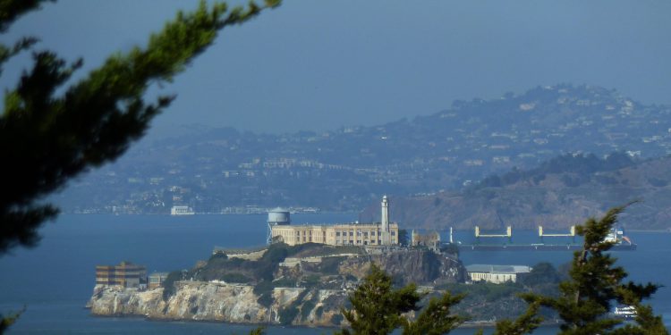 Trump naredio ponovo otvaranje zloglasnog zatvora Alkatraz: Evo koga će tamo utamničiti