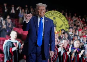 Trump opet na panj u početnoj adresi s raščlanjivim pričama i trans slams