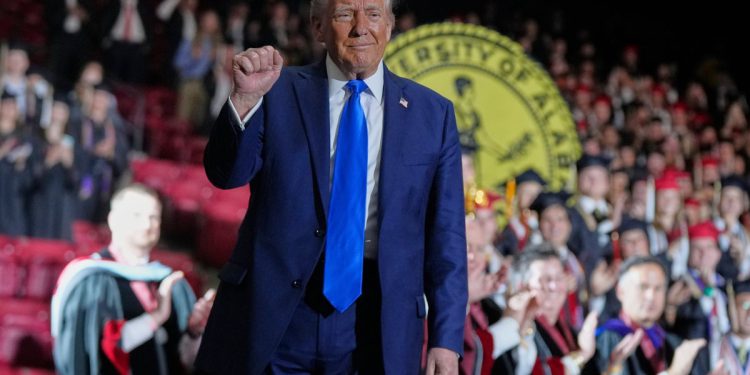 Trump opet na panj u početnoj adresi s raščlanjivim pričama i trans slams