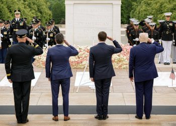 Trump počast palim herojima s polaganjem vijenaca u Arlingtonu: ‘Dugujemo im sve’