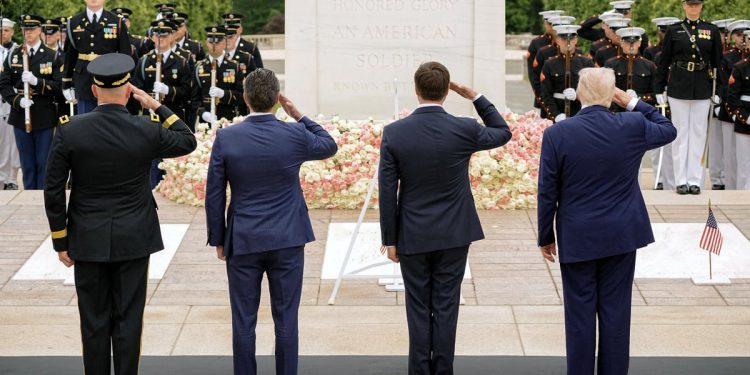 Trump počast palim herojima s polaganjem vijenaca u Arlingtonu: ‘Dugujemo im sve’