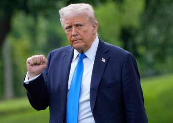 Trump potpisuje izvršnu naredbu koja blokira PBS i NPR financiranje