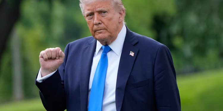 Trump potpisuje izvršnu naredbu koja blokira PBS i NPR financiranje