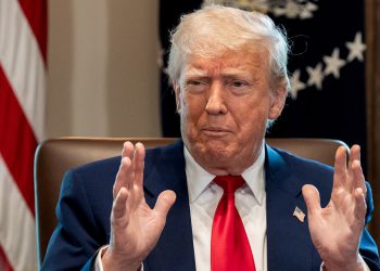 Trump preuzima Hollywood, Alcatraz, Ai Pope naziva šalom