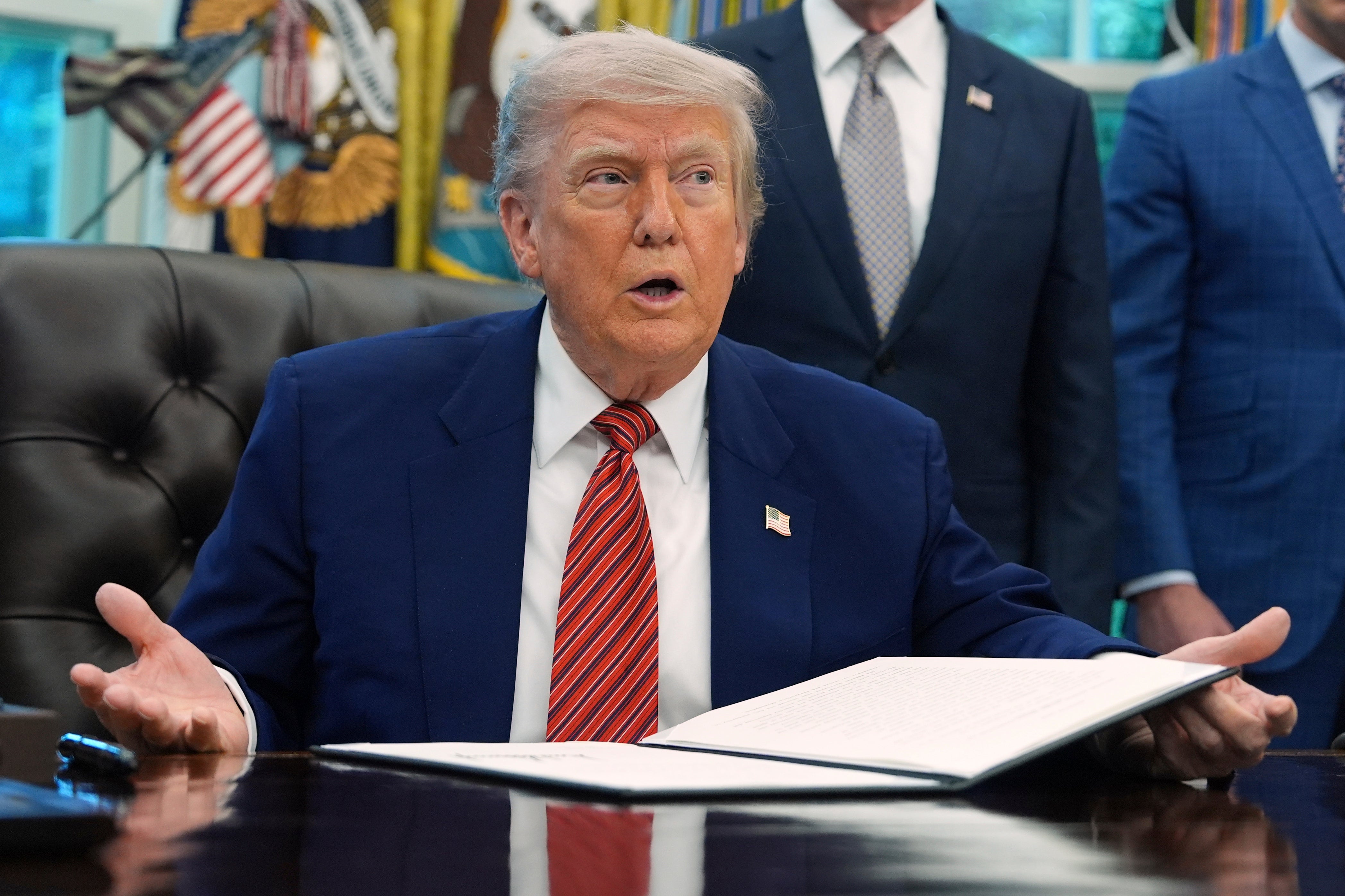 Donald Trump izdao je nekoliko izvršnih naredbi kažnjavajući odvjetničke tvrtke koje su predstavljale slučajeve koji su se sukobili s njegovim dnevnim redom