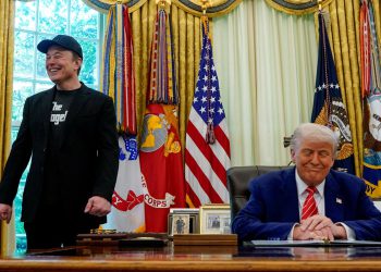 Trump šalje Muska iz Bijele kuće s Gold Keyom dok razgovaraju Diddy Pardon, Macron Slap i Crno oko Teslin Chief -a