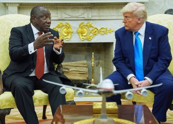 Trump se suoči s Južnoafričkim predsjednikom s videozapisom o liječenju bijelih poljoprivrednika