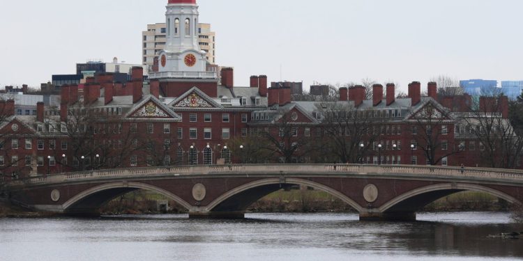 Trump se udvostručuje na Harvard ‘Strani student’ neprijatelji Popis prijetnji u post Dan sjećanja