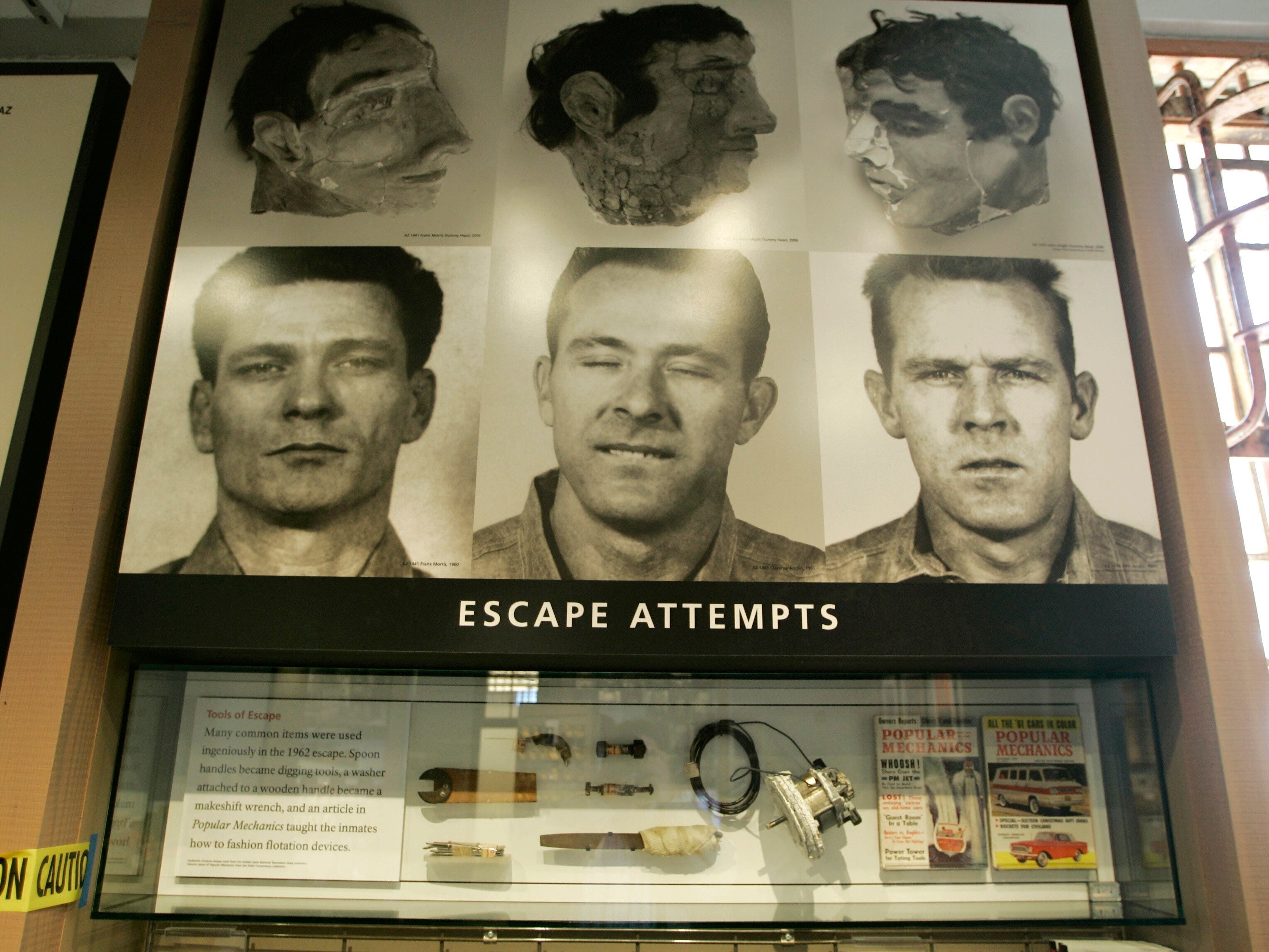 Nekoliko sati prije nego što je predsjednik zatražio da se ponovno otvori zloglasni zatvorski Alcatraz, lokalna stanica PBS -a emitirala je kritički priznati film o pokušaju bijega iz 1962. godine.