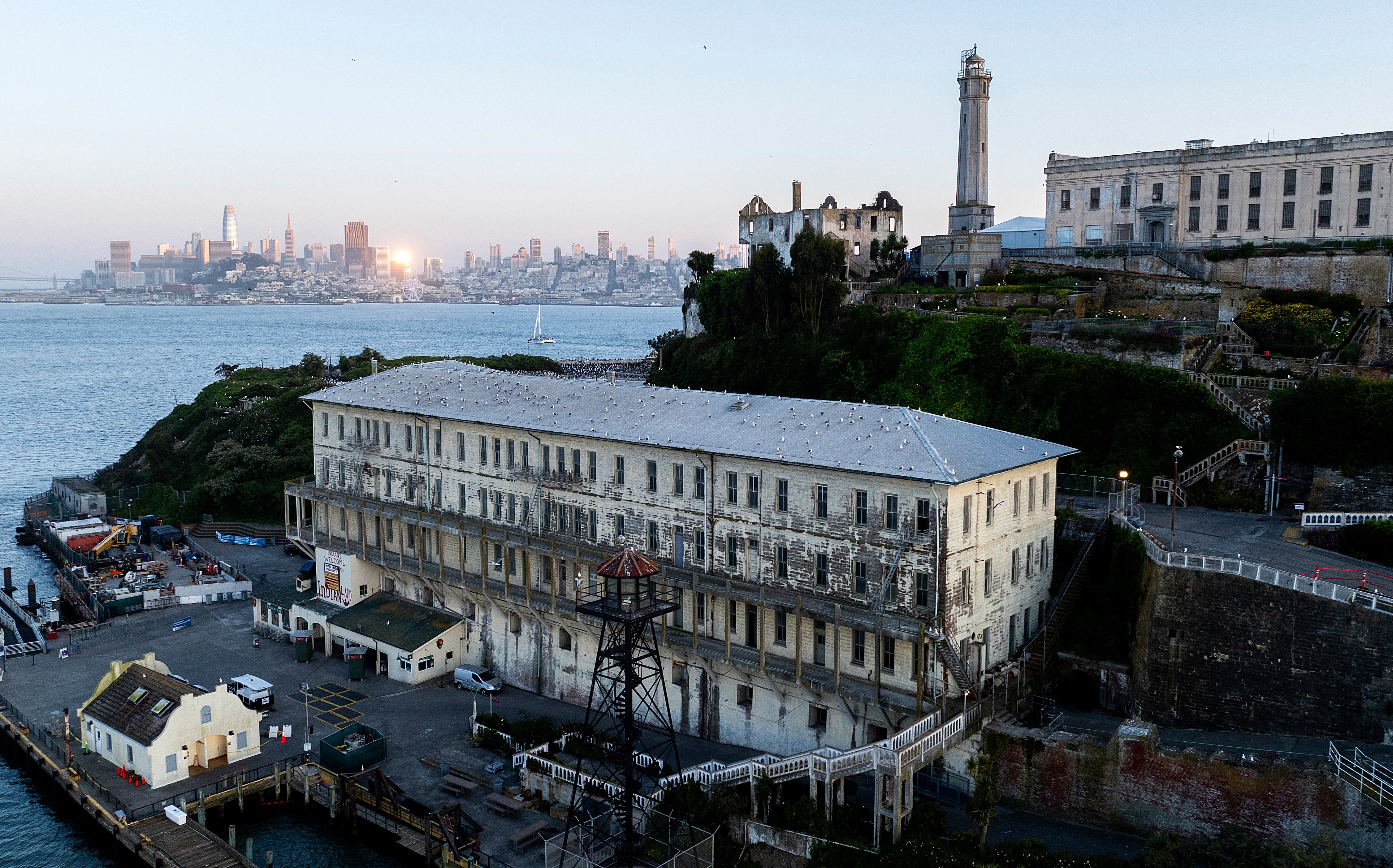 Bivši kaznionicu Alcatraza viđenog u zaljevu San Franscio