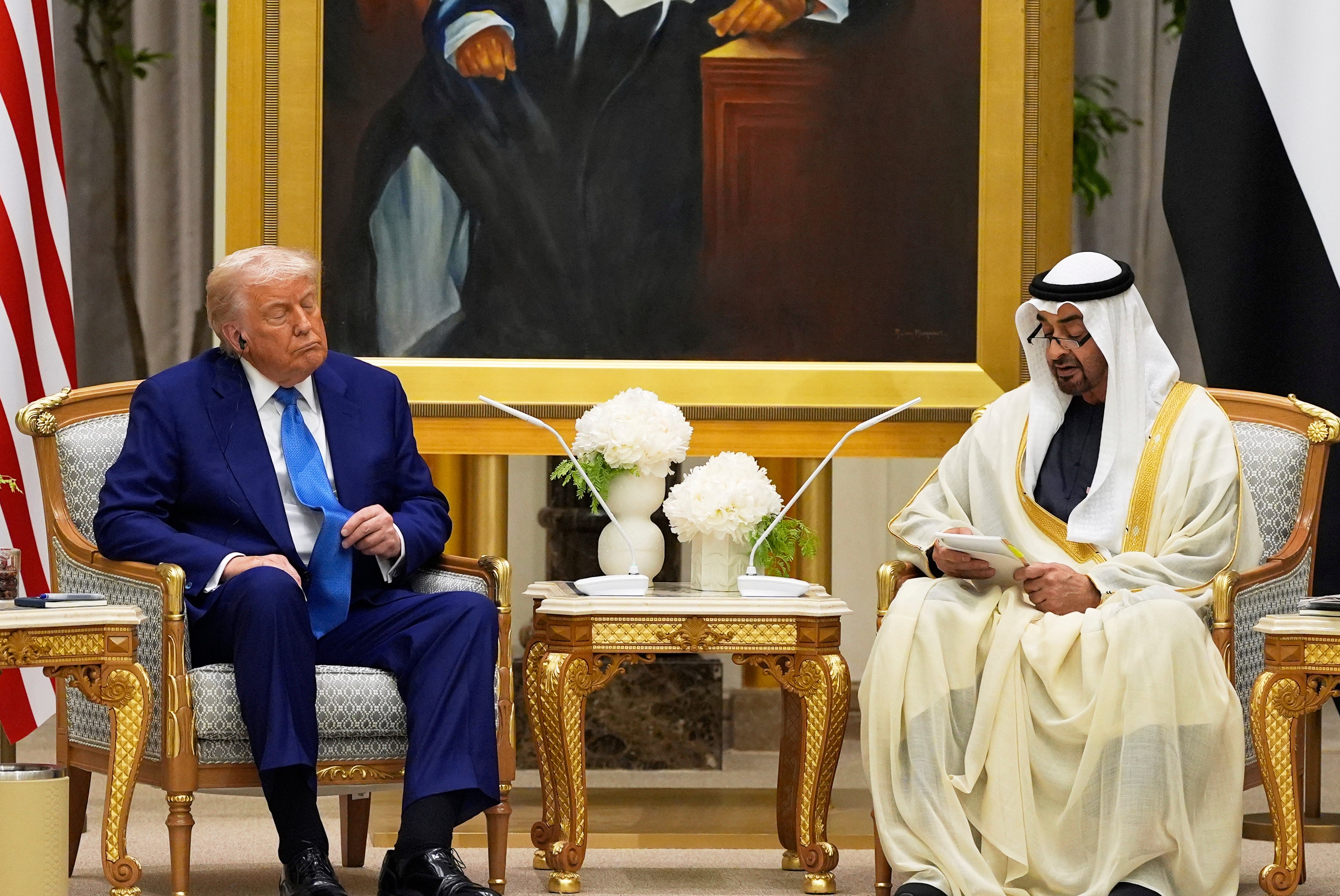 Predsjednik Donald Trump i predsjednik Mohammed bin Zayed al Nahyan razgovaraju u Qasr al Watanu