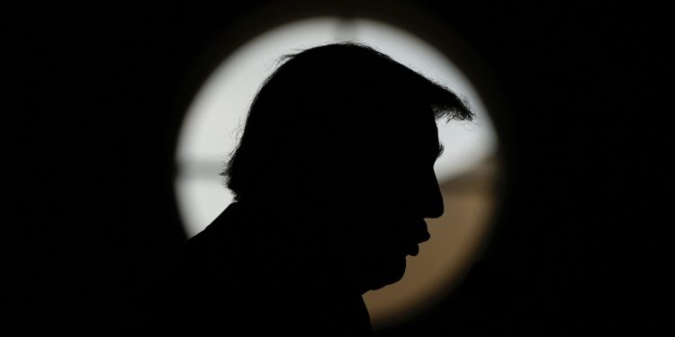 Trumpov rejting: medijski narativi vs. političke činjenice