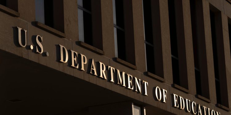 Trumpova administracija Istraživanje školskog okruga Illinois zbog diskriminacije nad ‘privilegiranim šetnjama’ i obukom o raznolikosti