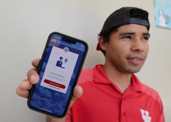 Trumpova administracija šalje 68 imigranata natrag u Honduras i Kolumbiju na prvi let za samo-odustajanje