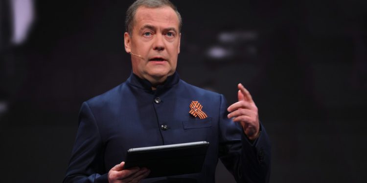 Trumpova tvrdnja Drugog svjetskog rata je ‘pompozna glupost’ – Medvedev – RT Rusija i bivši Sovjetski Savez